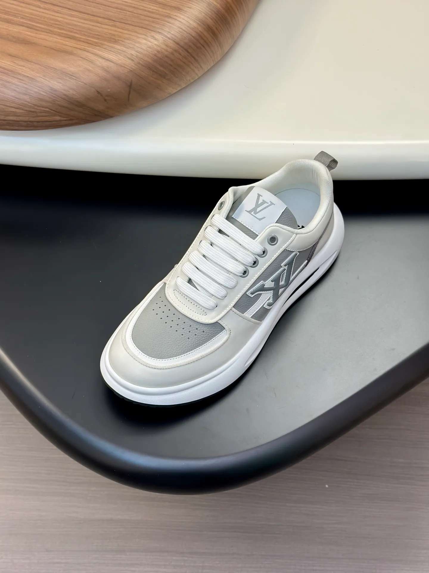 Men's shoes💰780 Lv 🔍Top purchasing agent🇮🇹 Louis Vuitton, the sports sneaker counter is synchronized, the uppers are imported from Italy, high-quality splicing colorful and complex crafts, the imported mesh padding is soft and comfortable, soles: original soles specially provided by the original factory, T men's men's shoes 💰U exclusive movable molded soles are super comfortable, original factory and single goods, 🔍🔍high quality, you can enter and leave the counter at will, welcome to compare, code number 38-44 (customized 45)